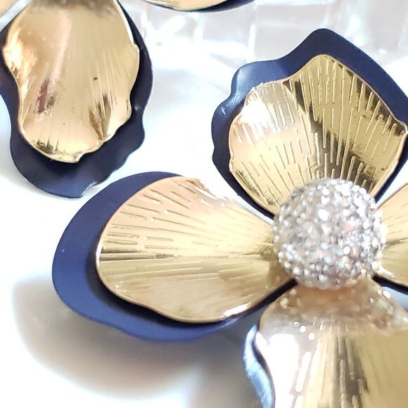 New! Zara Floral Post Back Earrings - Picture 8 of 11